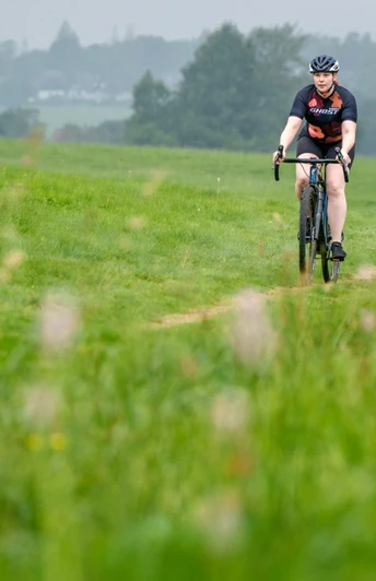 2 Radfahrer unterwegs im Harz