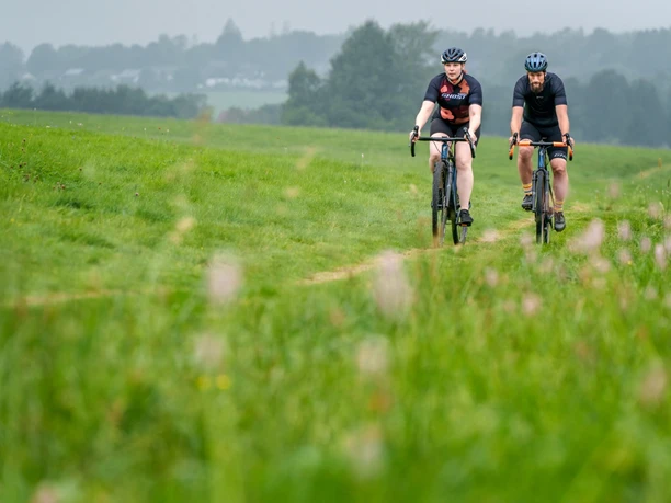 2 Radfahrer unterwegs im Harz