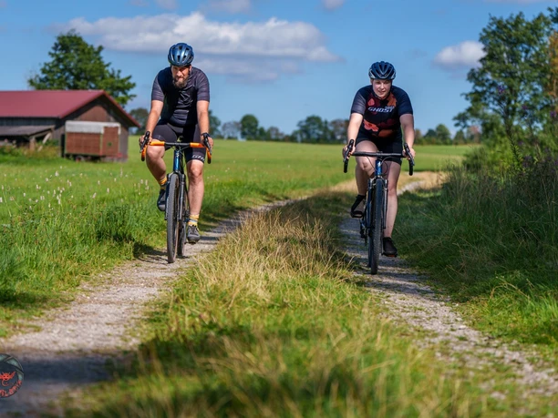 2 Radfahrer unterwegs im Harz