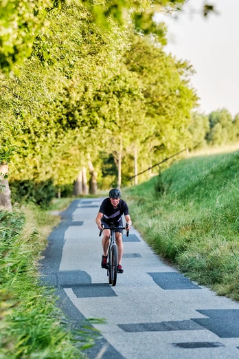 Rennradfahrer in Hemmoor-Osten