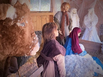 Figuren der Weihnachtsgeschichte auf dem Weihnachtsweg Heiligenschwendi