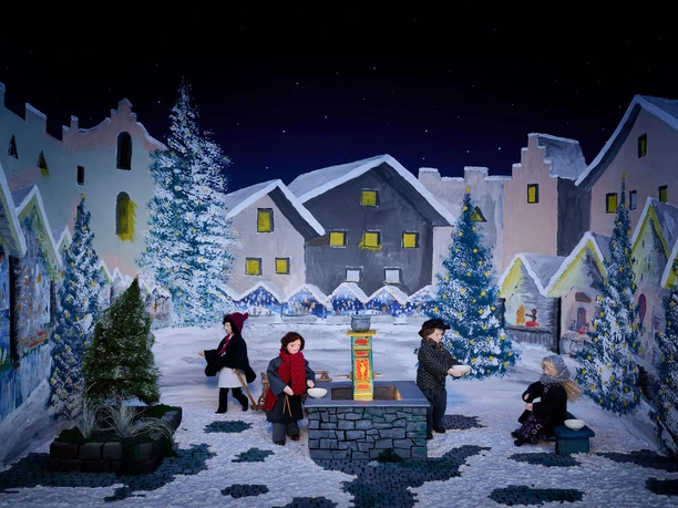 Szenenbild Adventsweg Höchmatt - Dorfplatz mit Brunnen