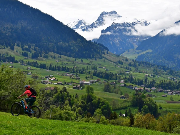 Biker unterweg in der Region Aeschi
