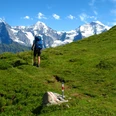 Wandern im Angesicht von Eiger, Mönch und Jungfrau.