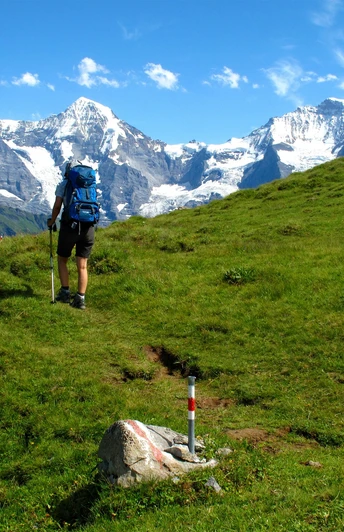 Wandern im Angesicht von Eiger, Mönch und Jungfrau.