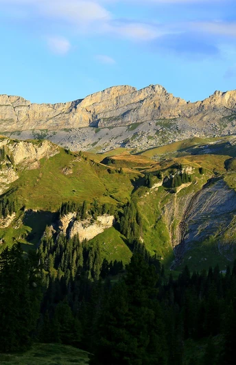 Ambiance matinale sur le chemin vers le Sätteli.