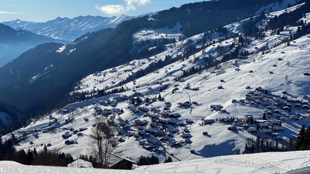Blick von der Schwendi aufs Dorf (Mittelbäuert und Bort) Beatenberg