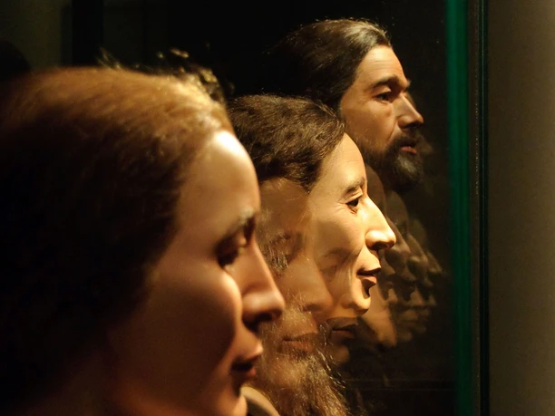 oldest genetically documented extended family