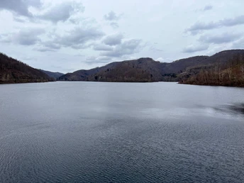 Blick über die Odertalsperre zum Stöberhai
