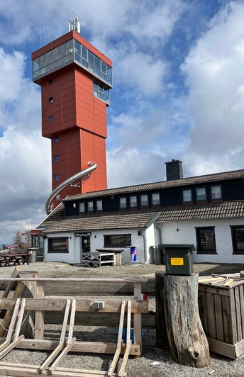 Der Aussichtsturm und der Stempelpunkt auf dem Wurmberg