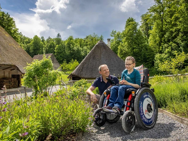 Unterwegs mit Elektrorollstühl JST-Mountain Drive auf der Ballenberg «a la Cart» Tour