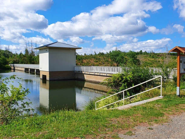 Dam wall and stamp station of the Hasselvorsperre