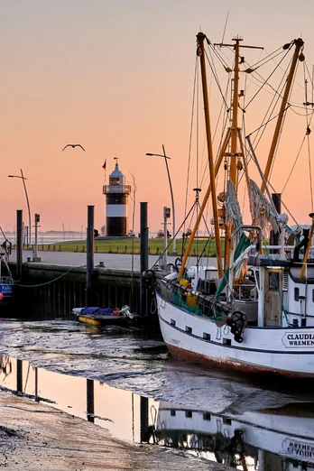 Abendstimmung am Kutterhafen in Wremen
