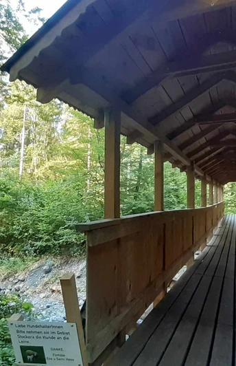 Holzbrücke über den Houetebach bei Bönigen