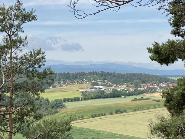 Blick auf Langenstein und zum Brocken