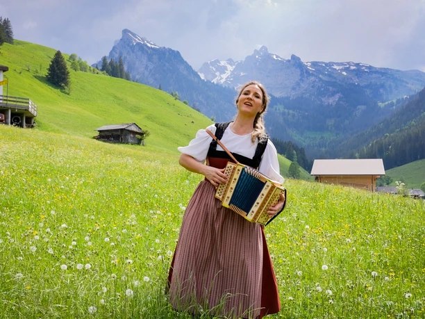 La Diemtigtalerin Miss Helvetia vous apprend Ă yodler
