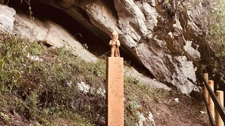 Sculpture devant le Zwergliloch