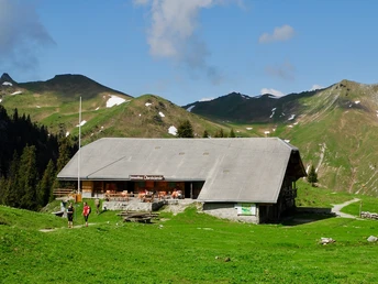 La maison de montagne Oberstockenalp se trouve presque au centre du réseau de sentiers de randonnée.