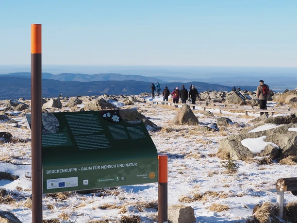 Tafeln am Brocken-Rundweg informieren über Natur und Geschichte des Brockens