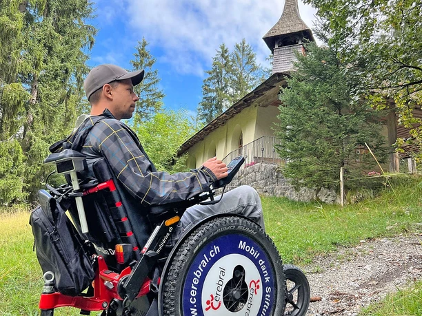 Avec le fauteuil roulant Mountain Drive jusqu'à la chapelle Schwenden