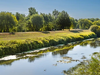 Radler unterwegs entlang der Hase, Haselünne