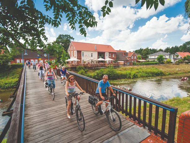 Radler auf der Brücke bei Herzlake