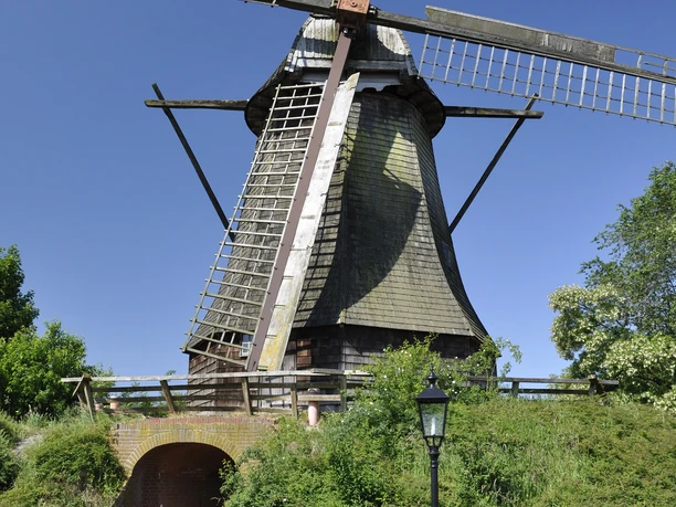 Mühlenhof Wippingen – Holländer Durchfahrtsmühle 01 ©Emsland Tourismus GmbH (2010).jpg