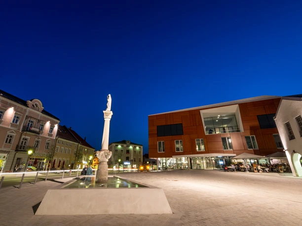 Marienplatz Bad Aibling bei Nacht