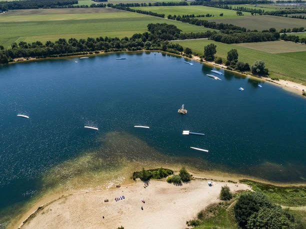 Das Emsland von oben – Heeder See mit Wasserski- und Wakeboard-Anlage ©Emsland Tourismus GmbH (1)