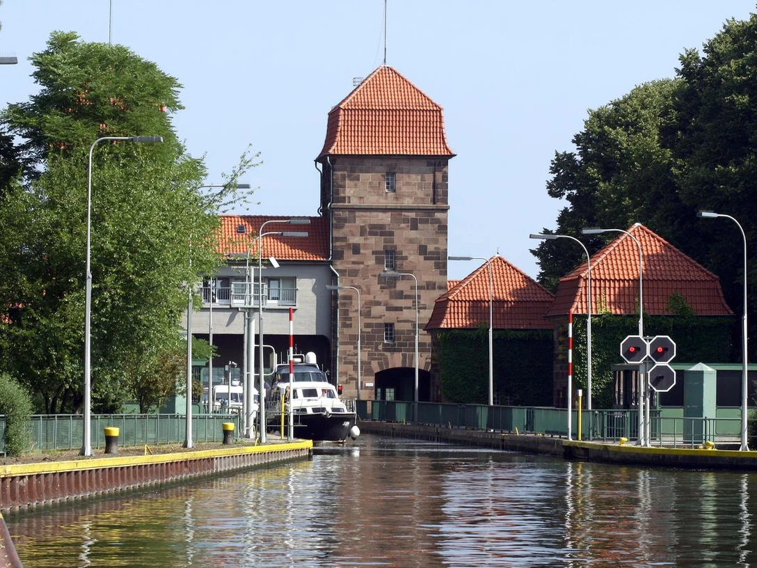 Führung an den Schleusen.jpg