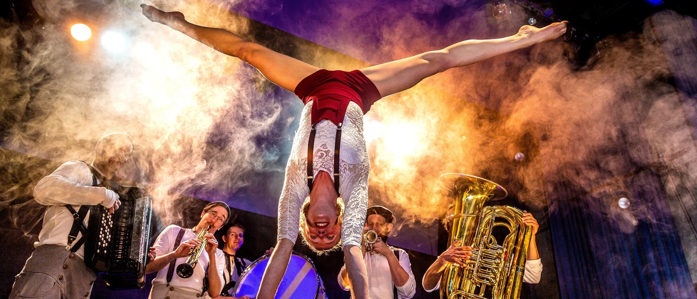 261231 Mahoin 1. Handstand - Foto Maike Hüls-Graening-ret.jpg