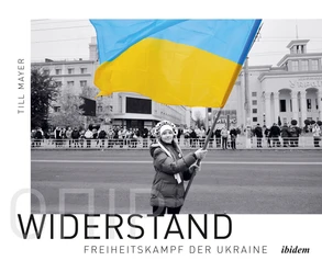 Widerstand_Mädchen mit Fahne_Foto Till Mayer.jpg
