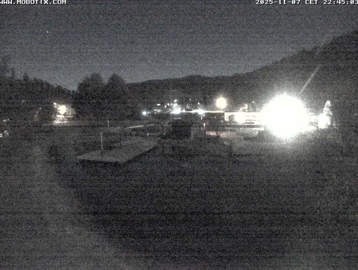 Blick auf das Naturbad in Mitteltal