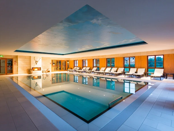 Kryty basen w Brune Balance med & Spa