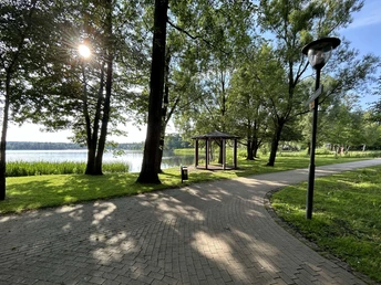 Cycling tour around the Scharmützelsee, through the spa park Bad Saarow