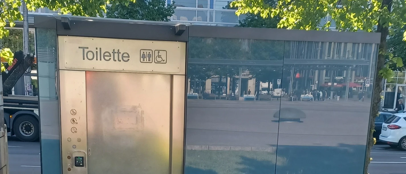 Toilettes publiques sur l'Augustusplatz - installations sanitaires à Leipzig Toilettes publiques sur Augustplatz à Leipzig