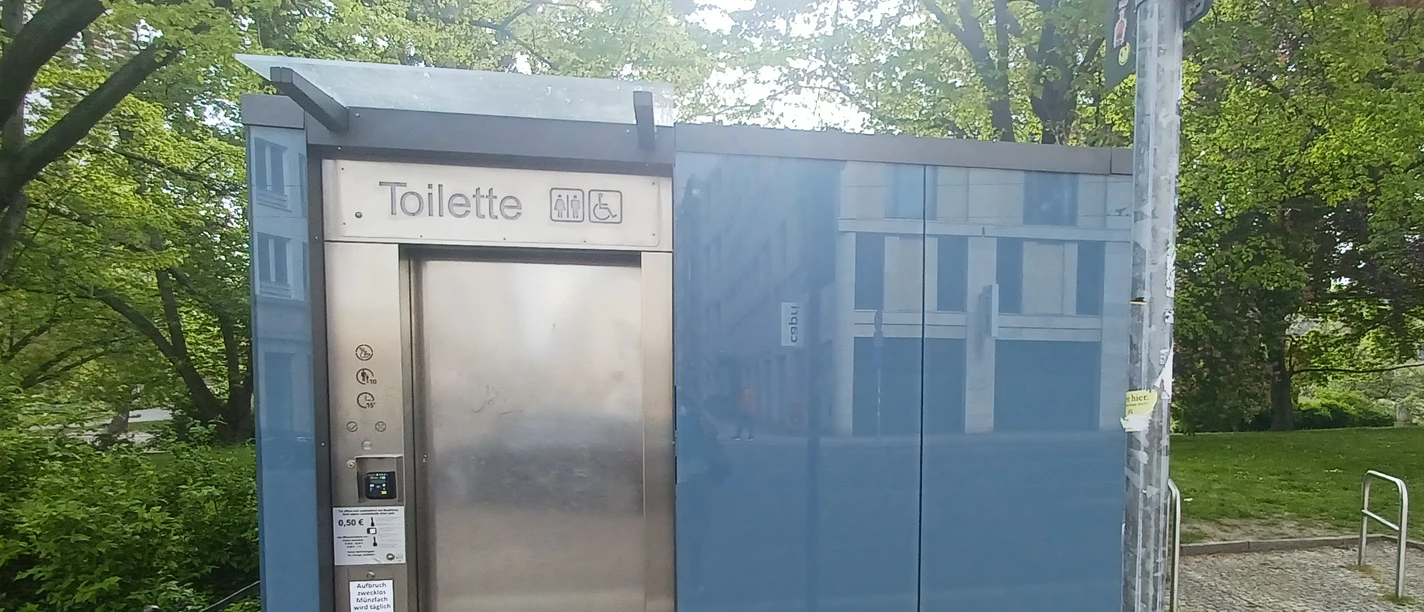 Toilettes publiques de la Goethestrasse - installations sanitaires sans obstacle à Leipzig Toilettes publiques accessibles sur la Goethestraße à Leipzig