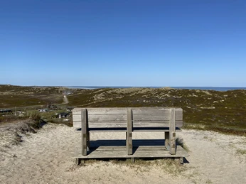 Banc avec vue sur le jardin familial