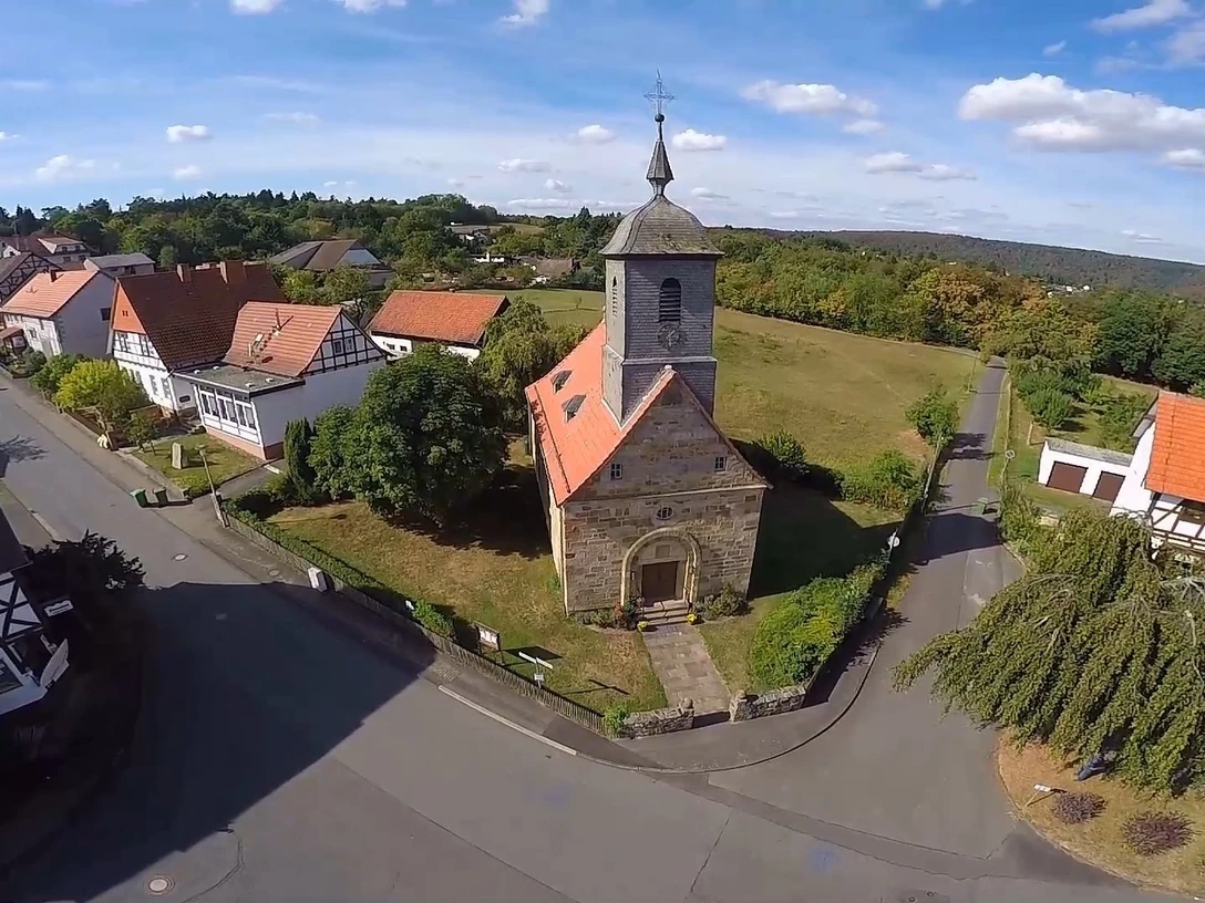 L'église de Bringhausen vue d'en haut