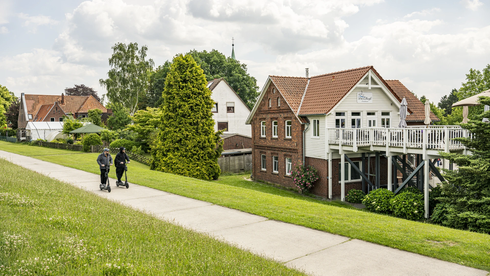 Elbcafé on the dyke in Drennhausen