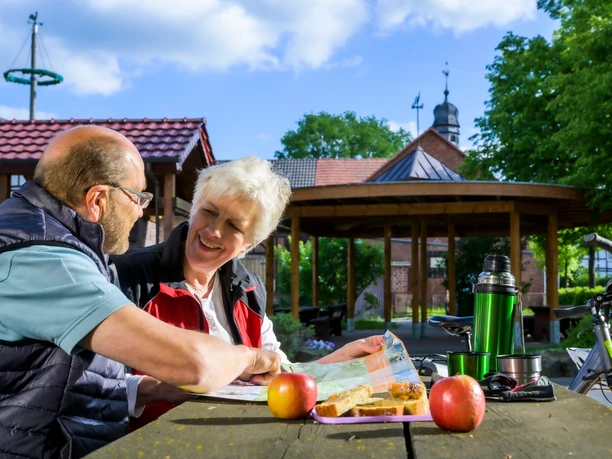 Rust uit op het dorpsplein in Wega