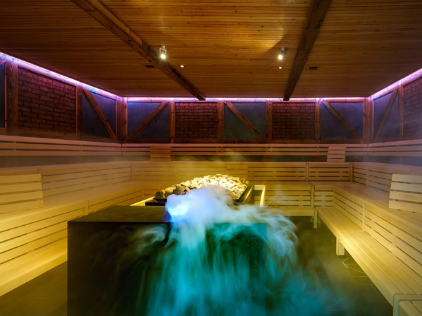 Oven met houten frame