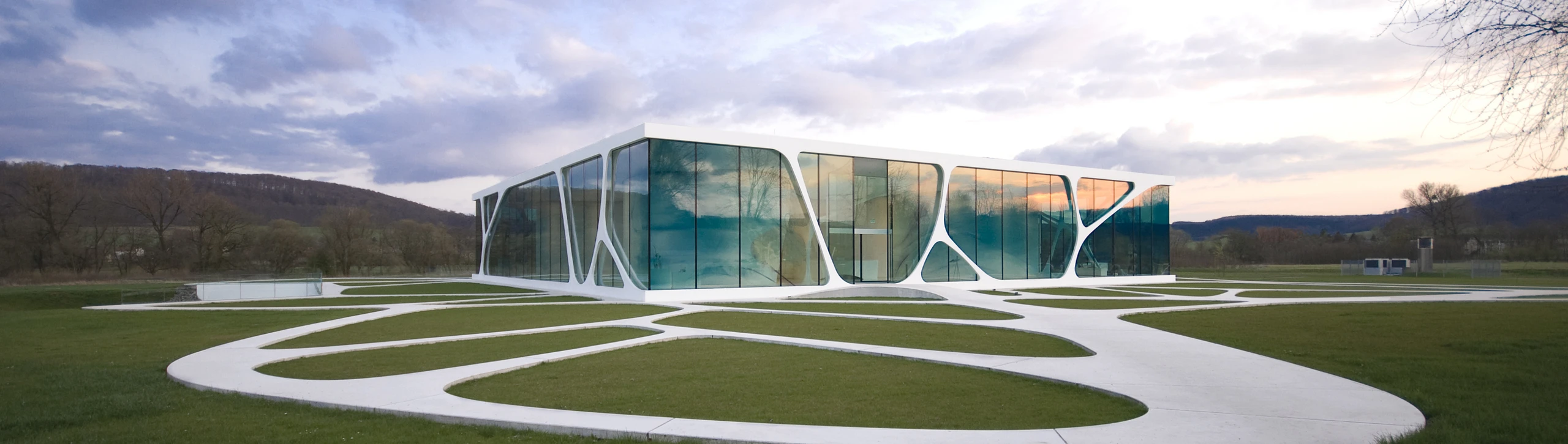 Leonardo glass cube