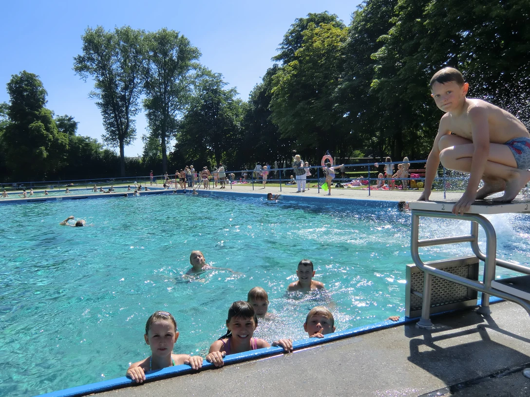Neukieritzsch outdoor pool