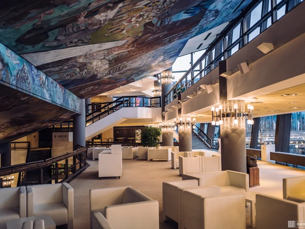 Foyer Gewandhaus zu Leipzig - koncertní síň v Lipsku Pohled do foyeru dominanty hudebního města Gewandhaus v Lipsku, ve kterém se slavný Gewandhausorchester divadelní hry, kulturní instituce