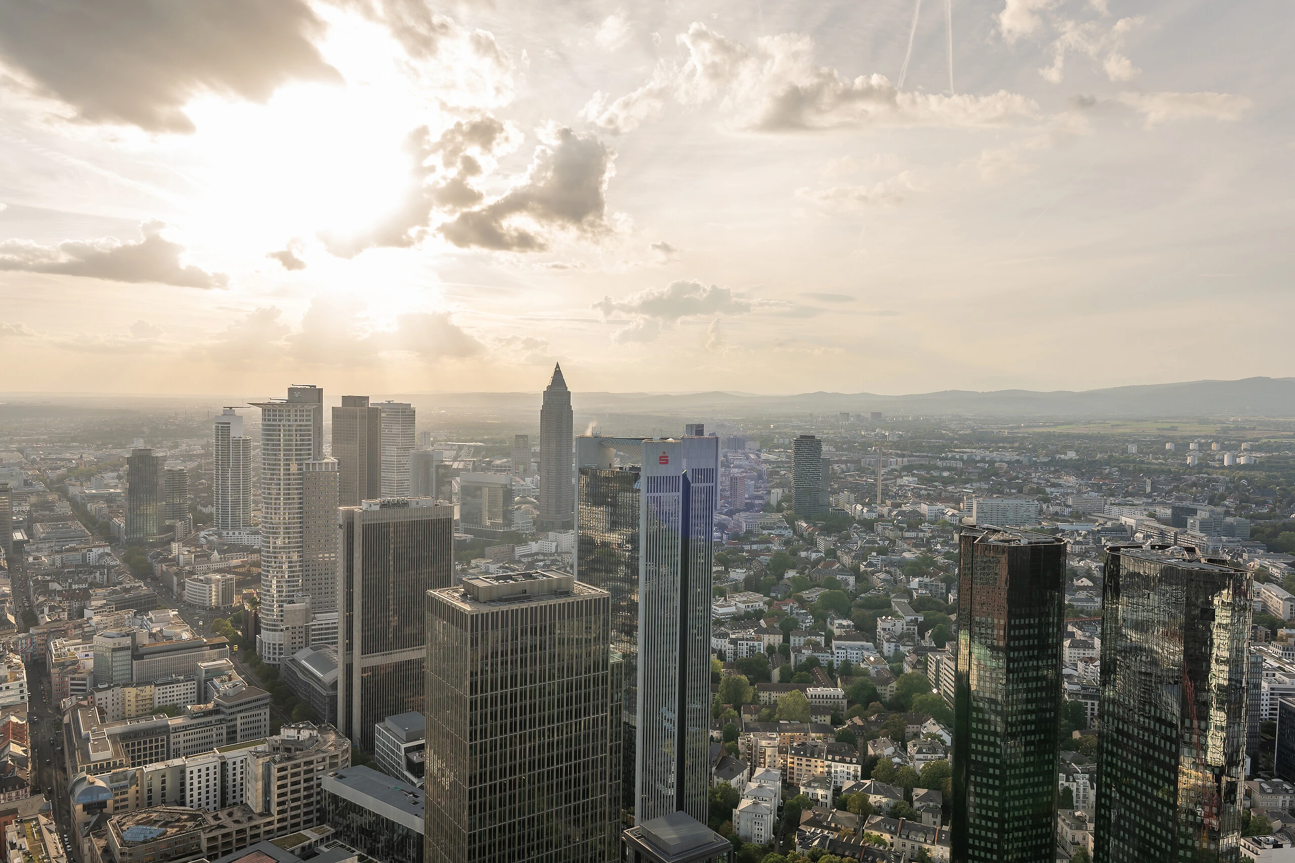 Main Tower Mit Aussichtsplattform visitfrankfurt main-tower-mit-aussichtsplattform-visitfrankfurt